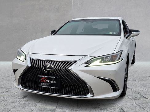 Used 2019 Lexus ES 350 w/ Luxury Package image 4