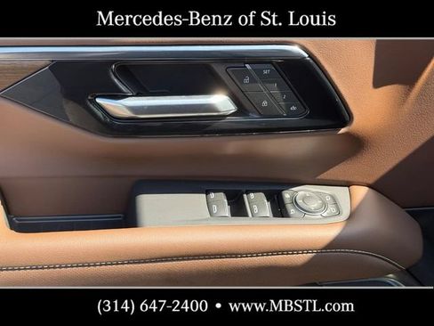 Used 2025 Chevrolet Tahoe High Country AWD/4WD image 15