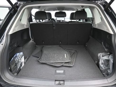Used 2022 Volkswagen Tiguan SE AWD/4WD image 31