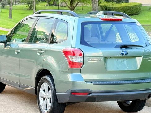 Used 2016 Subaru Forester 2.5i w/ Alloy Wheel Package AWD/4WD image 2