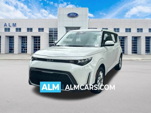 Used 2025 Kia Soul LX w/ LX Technology Package FWD image 1