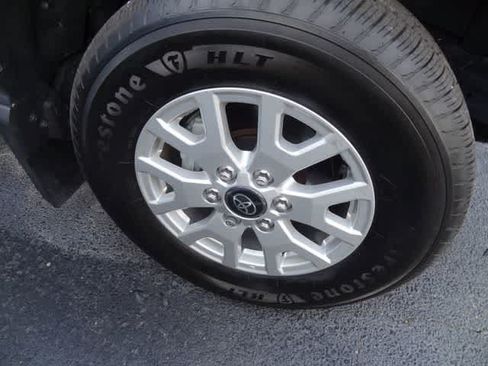 Used 2025 Toyota Tacoma SR5 AWD/4WD image 18