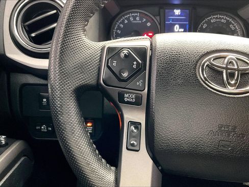 Used 2022 Toyota Tacoma TRD Off-Road image 19