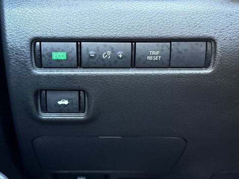 Used 2024 Nissan Sentra SV FWD image 28