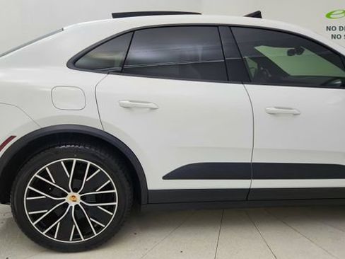 Used 2025 Porsche Macan Electric RWD image 12