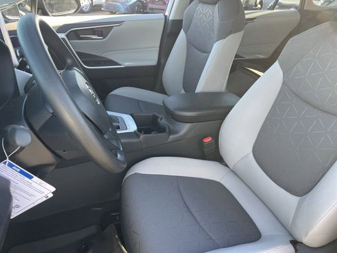 New 2025 Toyota RAV4 XLE image 19