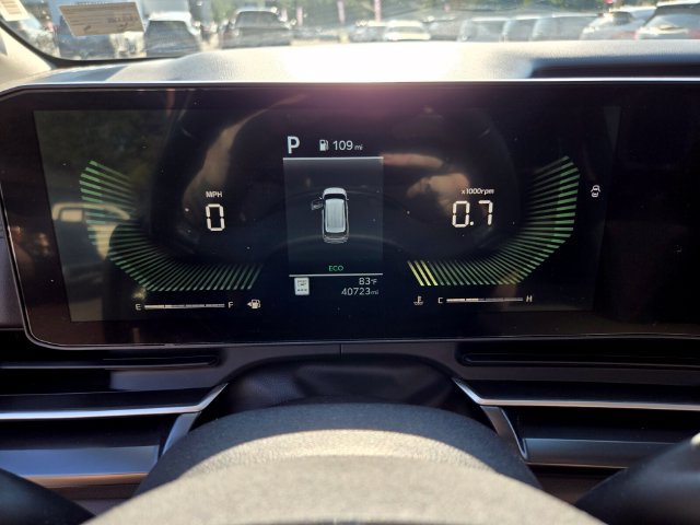 Used 2025 Kia Carnival FWD image 36
