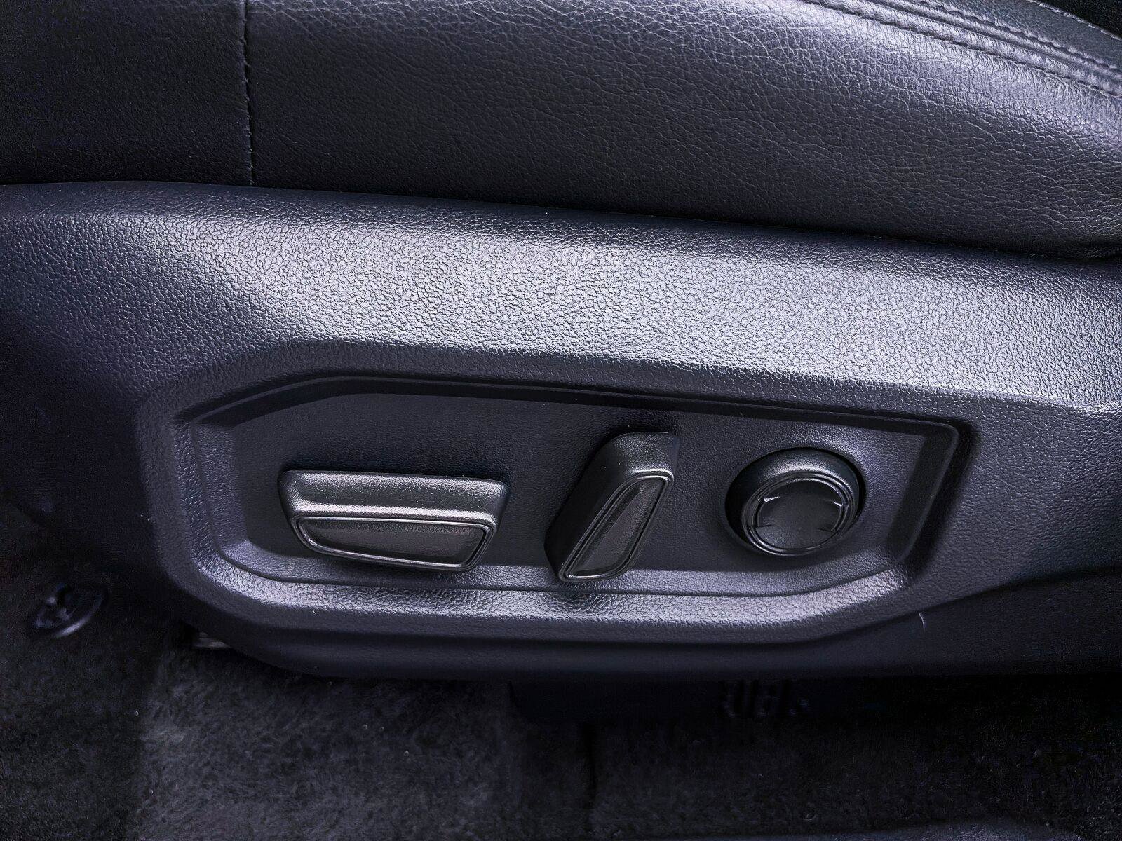 Used 2025 Toyota Tundra Limited AWD/4WD image 23