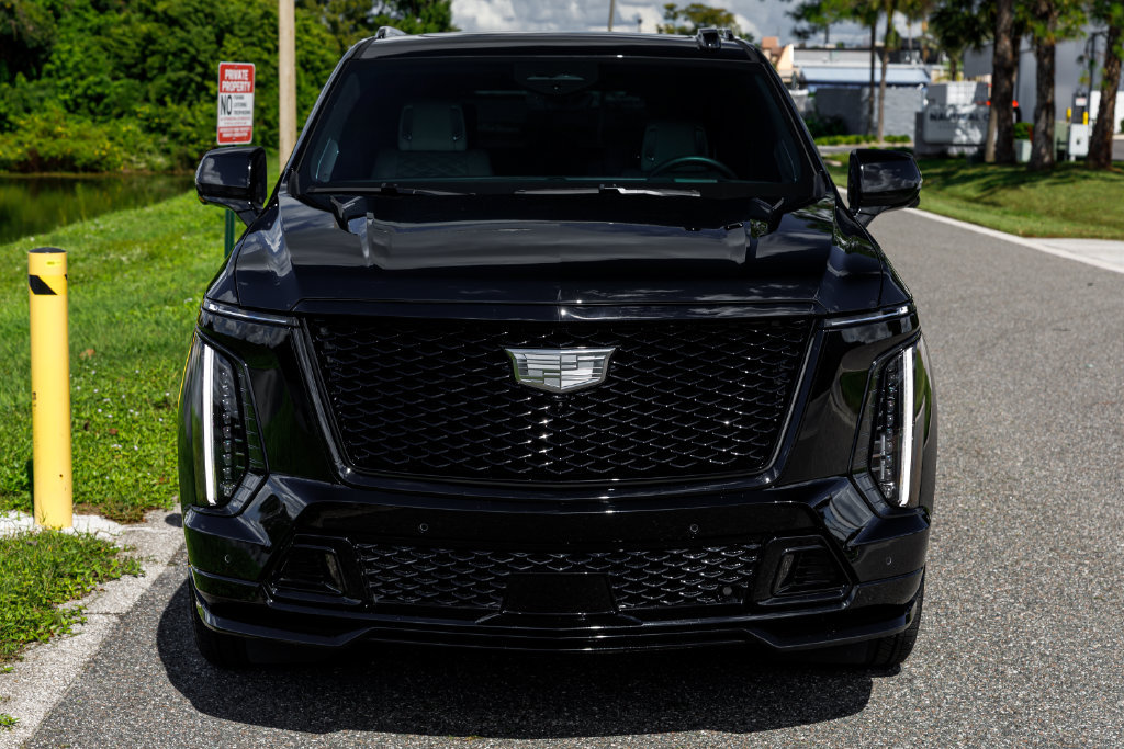 Used 2025 Cadillac Escalade ESV V AWD/4WD image 8
