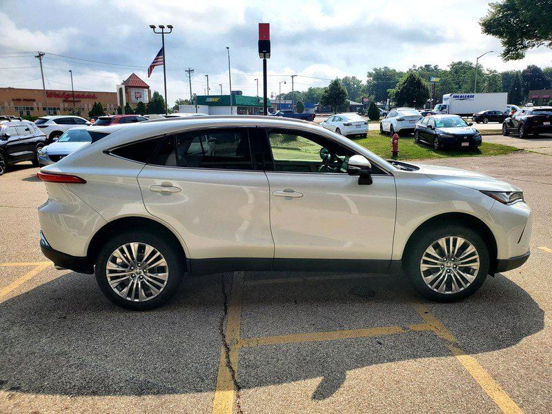 Used 2022 Toyota Venza Limited AWD/4WD image 4