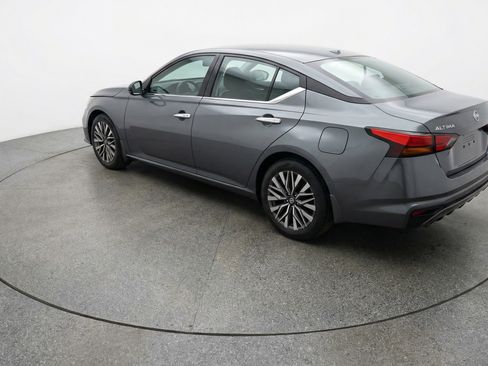 Used 2025 Nissan Altima 2.5 SV FWD image 6