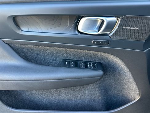 Certified 2023 Volvo C40 P8 Recharge Ultimate w/ Protection Package Premier image 12