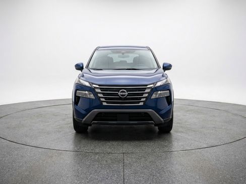 Used 2025 Nissan Rogue SV image 2