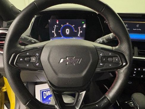 Used 2024 Chevrolet Trax RS w/ Sunroof Package FWD image 23
