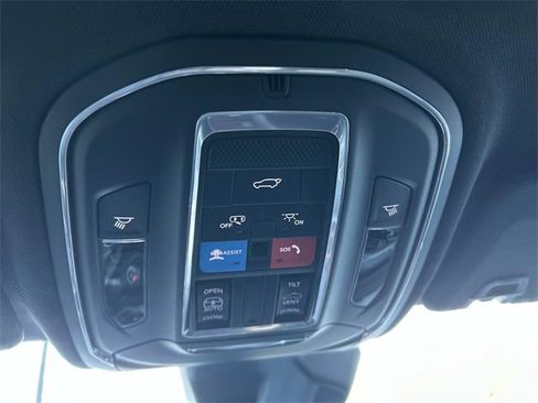 New 2025 Jeep Grand Cherokee Altitude image 11