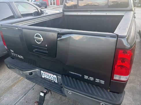 Used 2010 Nissan Titan SE w/ SE Premium Utility Pkg image 11