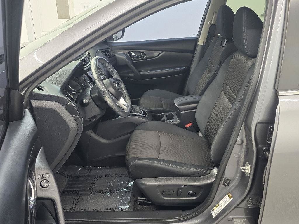 Used 2017 Nissan Rogue SV FWD image 8