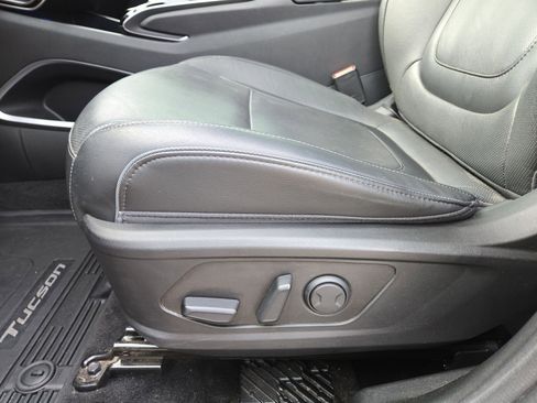 Used 2023 Hyundai Tucson Limited FWD image 17