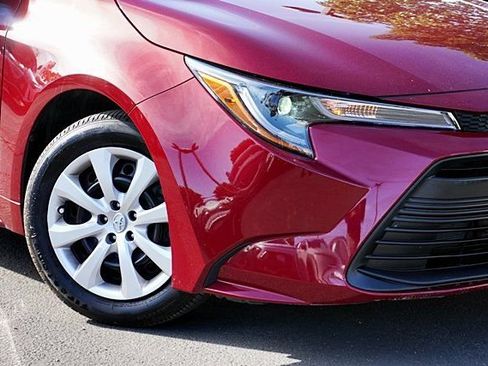 Used 2026 Toyota Corolla LE w/ Carpet Mat Package (TMS) image 4