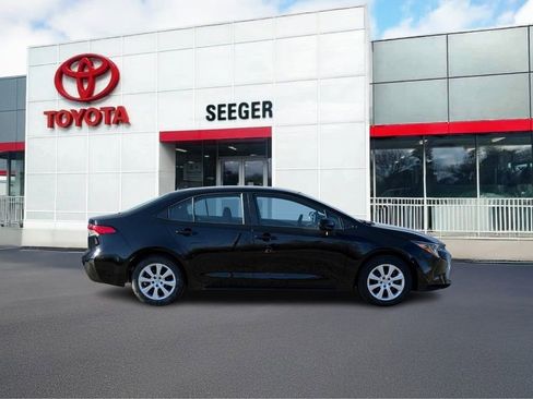 Used 2024 Toyota Corolla LE image 2