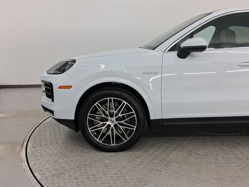 Used 2026 Porsche Cayenne E-Hybrid Coupe AWD/4WD image 24