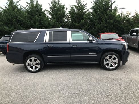 Used 2018 GMC Yukon XL Denali w/ Denali Ultimate Package AWD/4WD image 9