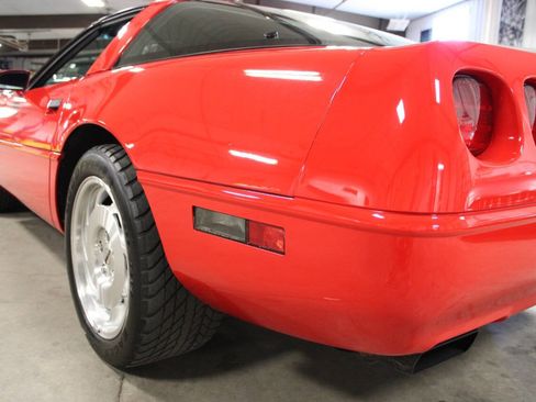 Used 1993 Chevrolet Corvette Coupe RWD image 12
