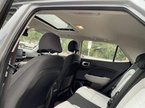 Certified 2023 Hyundai Venue SEL FWD image 16