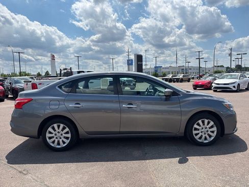 Used 2017 Nissan Sentra SV FWD image 4