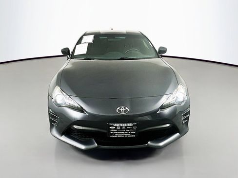 Used 2017 Toyota 86 RWD image 2