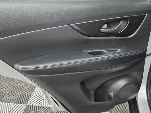 Certified 2020 Nissan Rogue S image 16