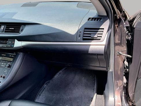 Used 2013 Lexus CT 200h w/ Premium Pkg FWD image 19