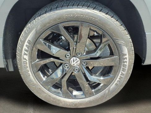 Certified 2023 Volkswagen Taos SE w/ Panoramic Sunroof Package FWD image 10