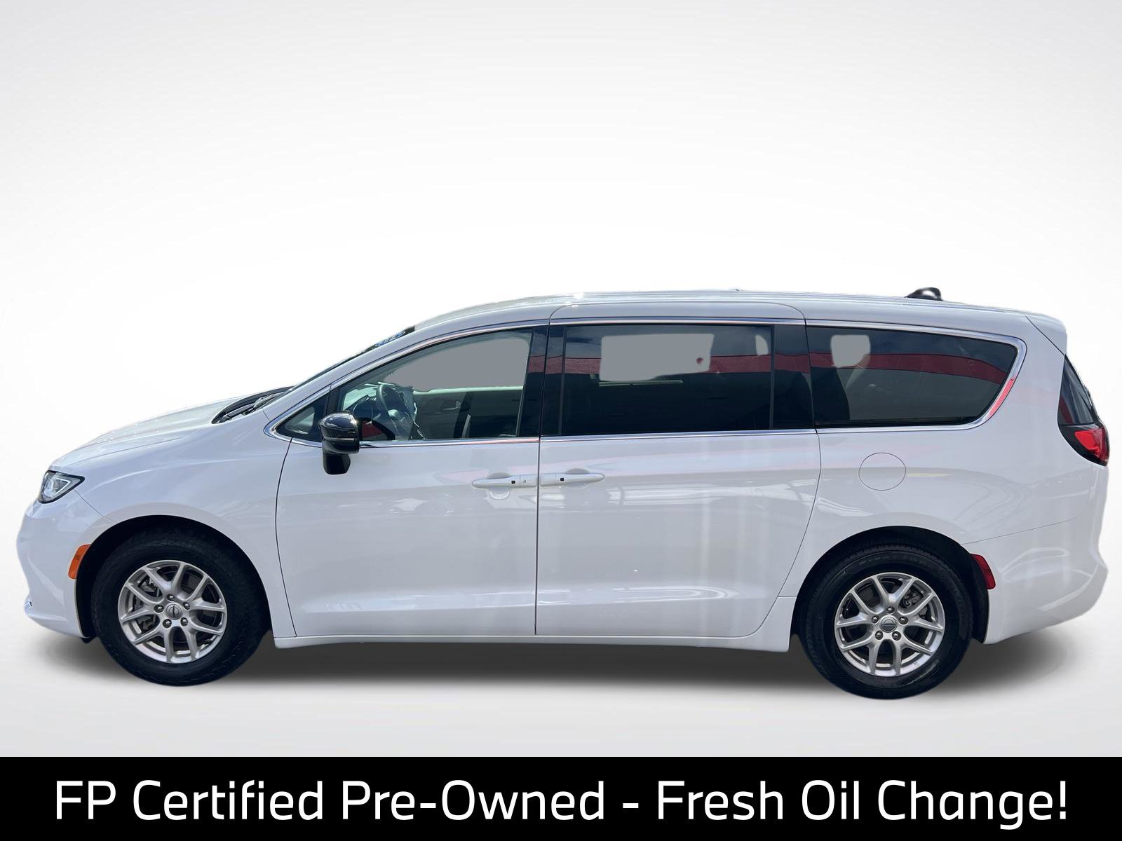 Used 2024 Chrysler Pacifica Touring-L FWD image 4