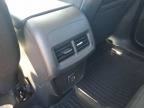 Used 2022 Chevrolet Equinox LS FWD image 11