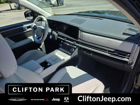 Used 2024 Hyundai Santa Fe SEL AWD/4WD image 16