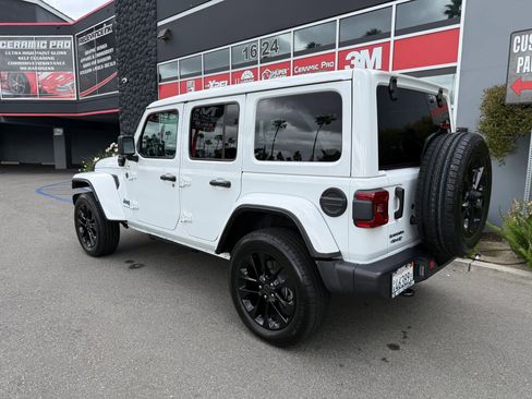 Used 2025 Jeep Wrangler Unlimited Sahara w/ Safety Group AWD/4WD image 2