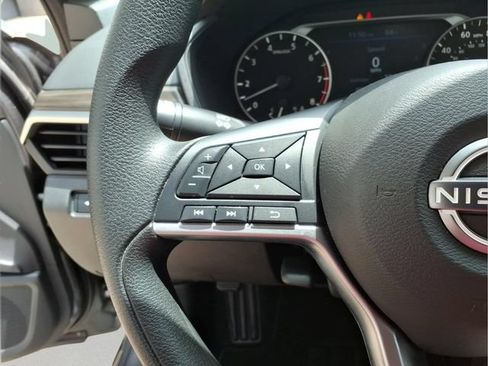 Used 2023 Nissan Altima 2.5 SV FWD image 16