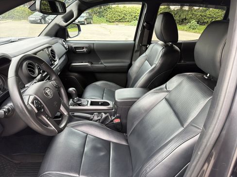 Used 2021 Toyota Tacoma TRD Off-Road image 44