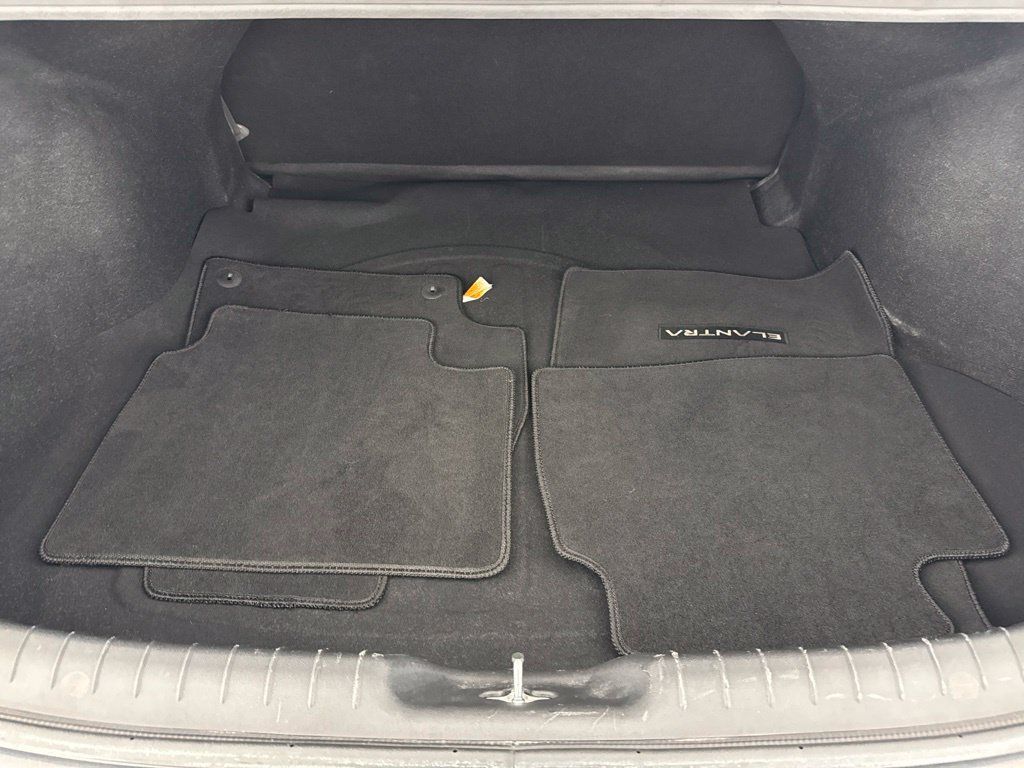 Used 2022 Hyundai Elantra SEL FWD image 28