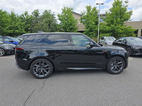 Used 2025 Land Rover Range Rover Sport Dynamic SE AWD/4WD image 2