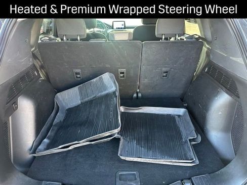 Used 2021 Ford Escape SE w/ SE Sport Appearance Package image 18