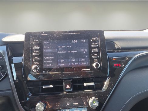 Used 2021 Toyota Camry SE image 10