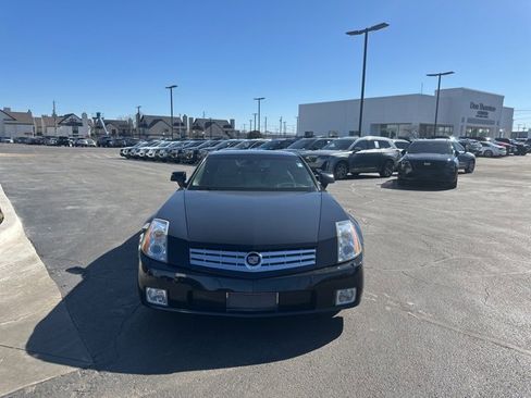 Used 2006 Cadillac XLR image 2