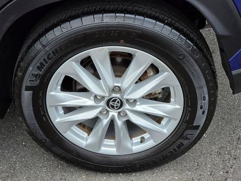Used 2024 Toyota Corolla Cross LE w/ Moonroof Package AWD/4WD image 15