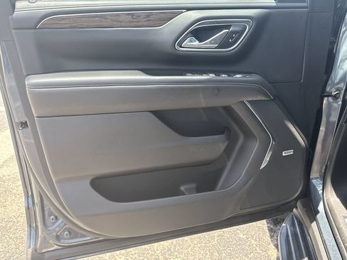 Used 2021 Chevrolet Suburban Premier w/ Premium Package RWD image 10