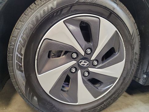 Used 2018 Hyundai Ioniq SEL image 31