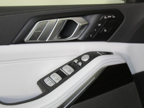 New 2026 BMW X7 xDrive40i w/ Premium Package image 28