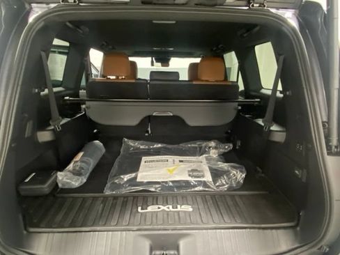 Used 2024 Lexus GX 550 w/ Accessory Package (2T) AWD/4WD image 9