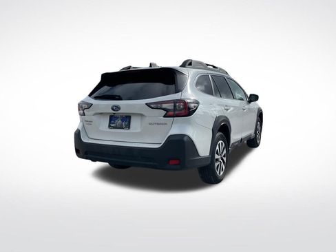 Used 2025 Subaru Outback Premium image 6